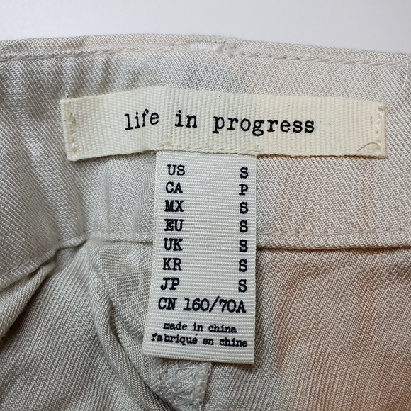 Forever 21 Shorts w/ pockets - Picture 3 of 4